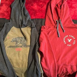 Lot 2 men’s hoodies size small American eagle and Levi’s long sleeve